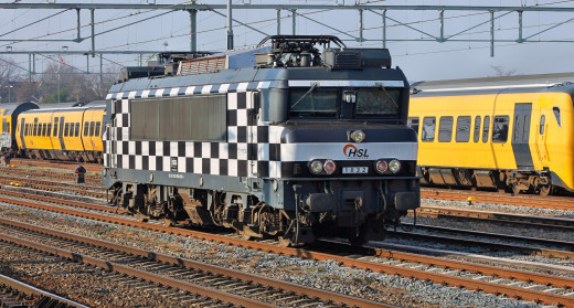 818285 (a): :2048x1097